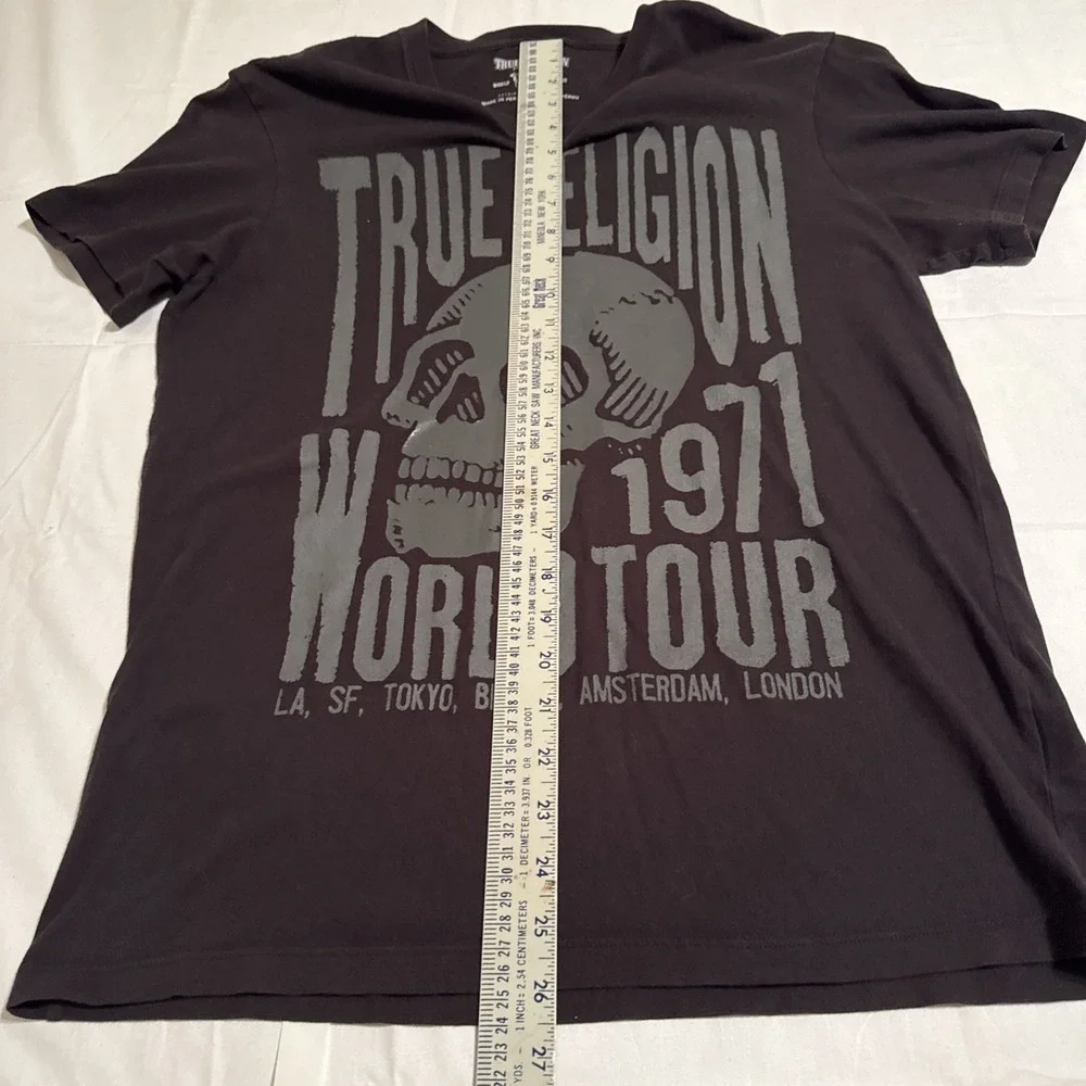 SHIRT TRUE RELIGION MENS MEDIUM Black GRAY VNECK SKULL‎ Short Sleeve Graphic T-